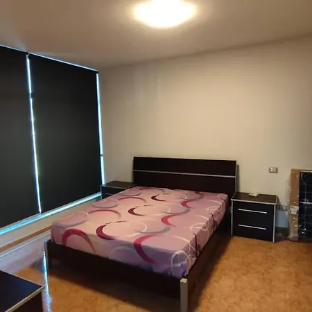 Lovely Inside A Quiet Compound דירה גולם